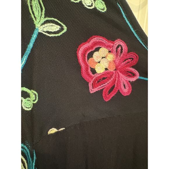 Cha-Cha Vente Women's X-Large Embroidered Floral Free Flowing Top - Picture 3 of 5